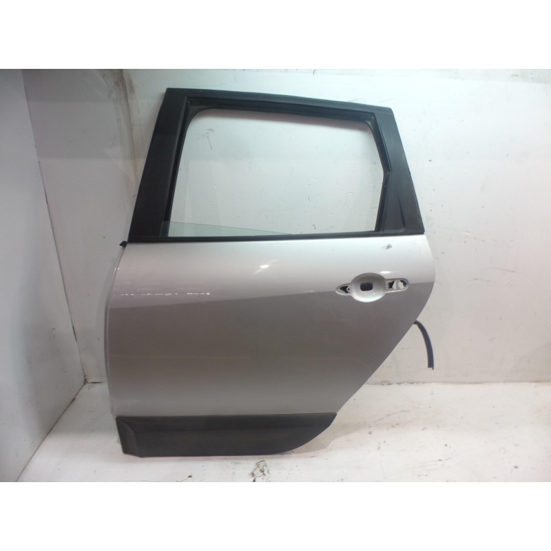 Recambio de puerta trasera izquieda - gris plata , en buen estado ver fotos para renault scenic ii referencia OEM IAM 821012747R