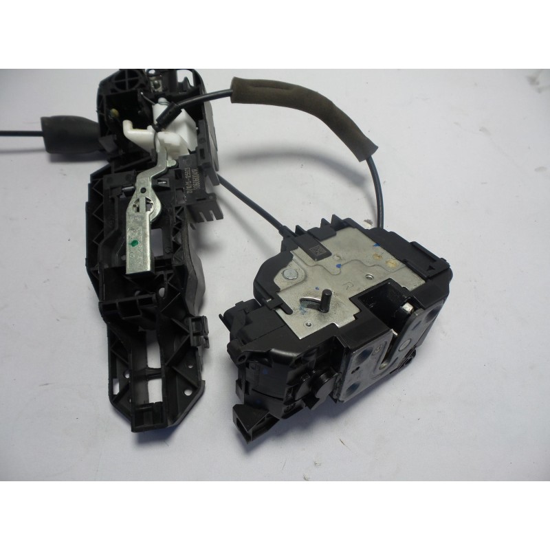 Recambio de cerradura puerta trasera derecha - 825020001r para renault citan,mitsubishi l200 ,megane iii,subaru impreza iv refer