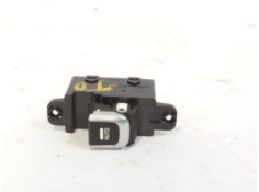 Recambio de boton elevalunas derecho para kia carens iv 1.6 gdi referencia OEM IAM 93580  