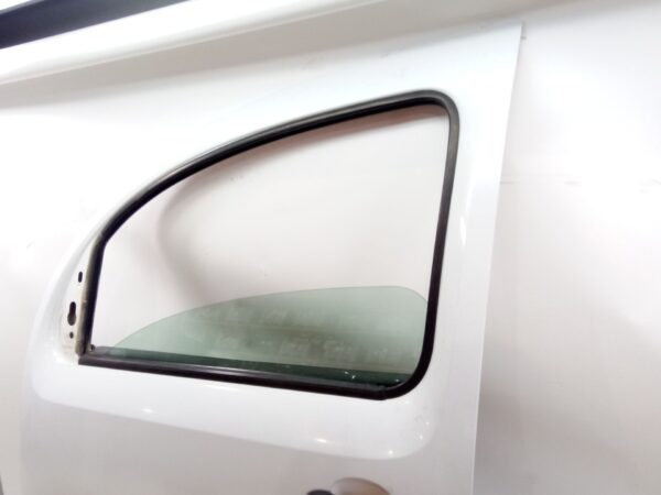 puerta_delantera_izquierda_4157204500_n_de_pintura9147_color_de_pintura_blanco_artico_mb_9147_a_415_720_31_00_mercedes_benz_cita