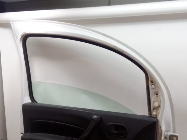 puerta_delantera_izquierda_4157204500_n_de_pintura9147_color_de_pintura_blanco_artico_mb_9147_a_415_720_31_00_mercedes_benz_cita