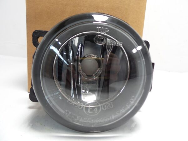 faro_antiniebla_derecho_8200074008_renault_citanmitsubishi_l200_megane_iiisubaru_impreza_iv