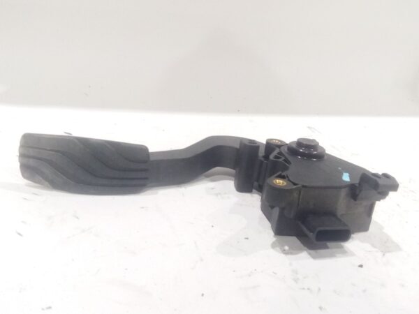 potenciometro_pedal_180020000r_18002_0000_r_renault_megane_iv_hatchback_b9a_m_n_1_5_blue_dci_115_b9a6